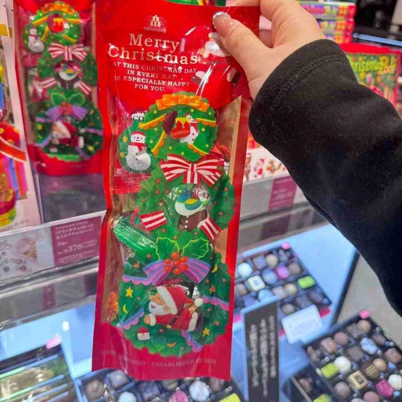 日本Morozoff 圣诞节限定 红色袋装巧克力 脆巧克力牛奶巧克力 8个入（任意路线可发）